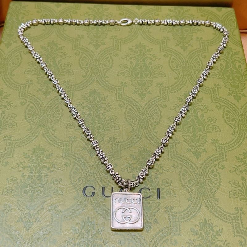G*u*i necklaces